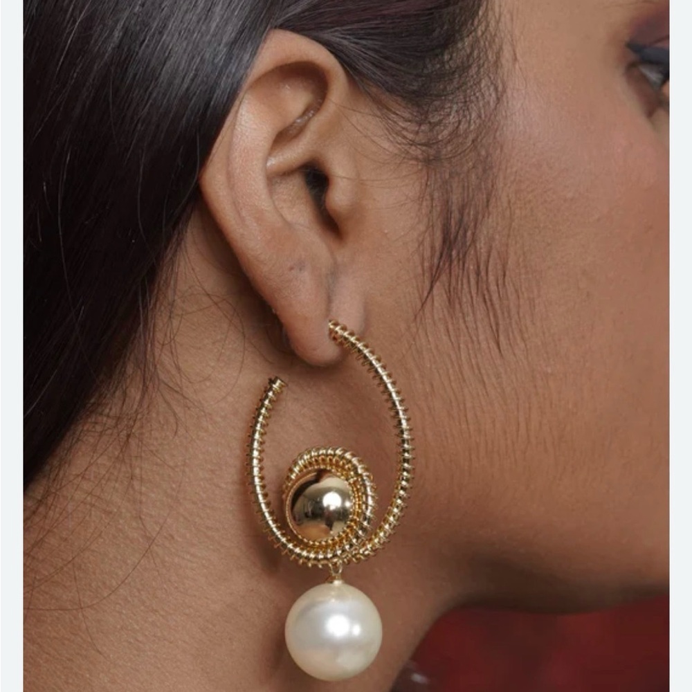 Elegant Gold and Pearl Drop Earrings